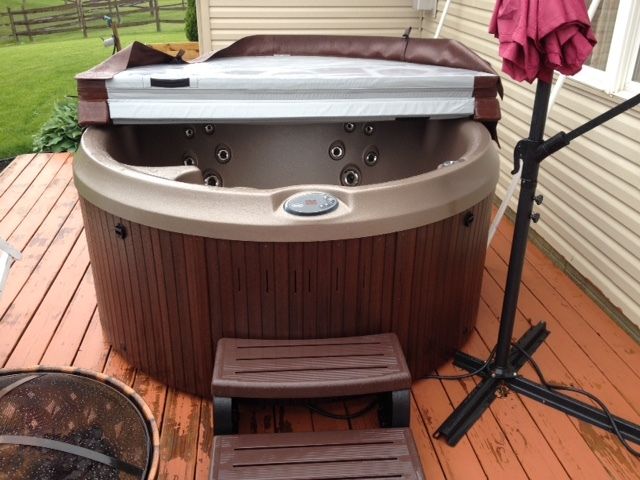 Jacuzzi J-210™ Classic Round Hot Tub - 110V Plug And Play ...