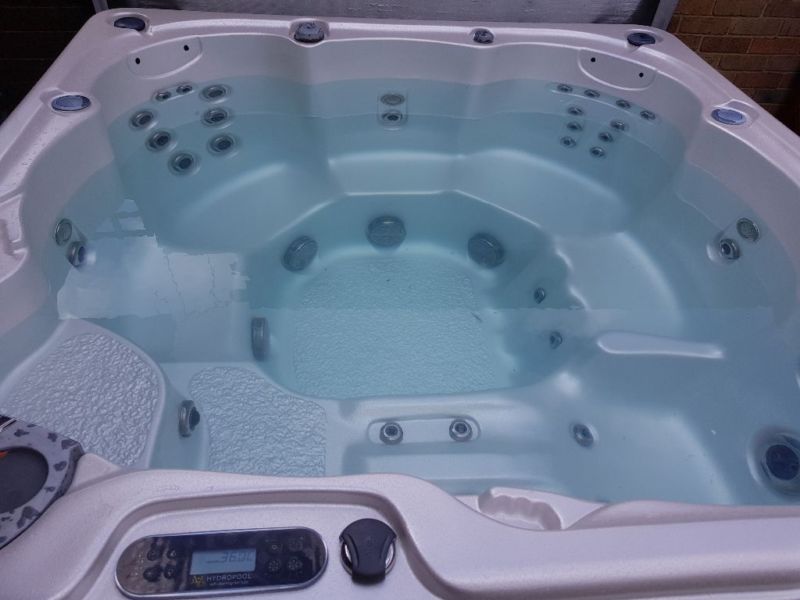 Hot Tub Hydropool Serenity 6000 for sale from United Kingdom