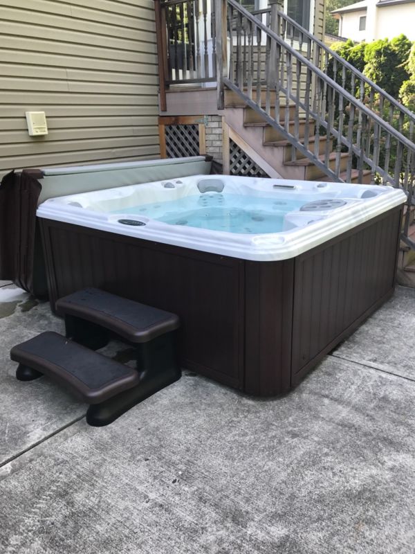 Sundance Hot Tub 2016 7 Person Chelsee 780 for sale from United States