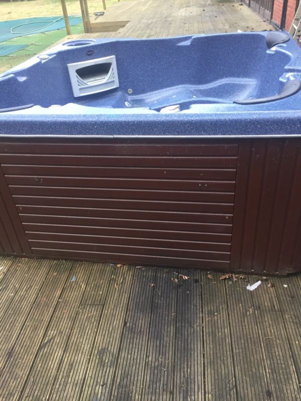 Emerald Escape Hot Tub / Spa - 5 Seater - Collect Crowthorne RG456BX ...