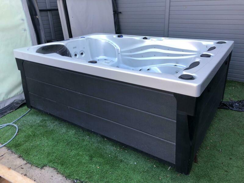 Refurbished Used Usa Acrylic Hot Tub Spa !!! Bluetooth Led Lights Pearl White for sale from