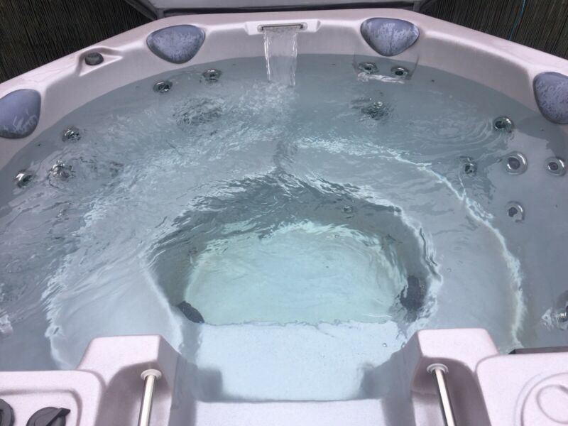 Hot Tub Elite Spas 6 Seats Good Used Condition for sale from United Kingdom