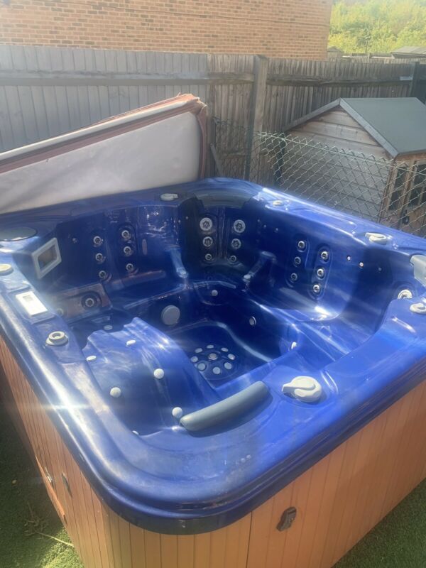 Hot Tub Used for sale from United Kingdom
