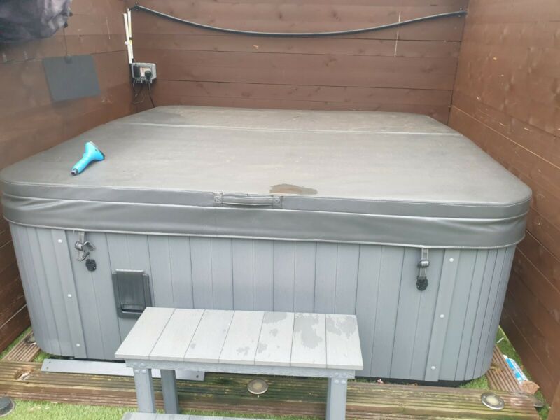 balboa-hot-tub-for-sale-from-united-kingdom