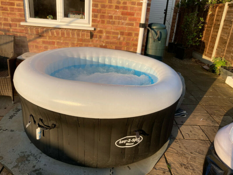 Lay Z Spa 2 4 Person Inflatable Miami Hot Tub 1 Year Old Rrp 500