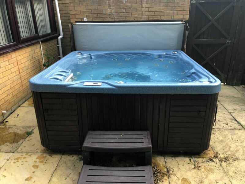 Hot Tub / Spa - 6 Persons - Used - Cheap - Bargain - Jets ...