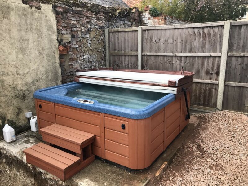 Hot Tub for sale from United Kingdom