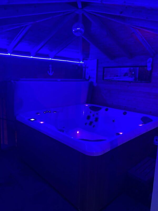 Balboa Hot Tub Perfect Condition With New Filter For Sale From United 