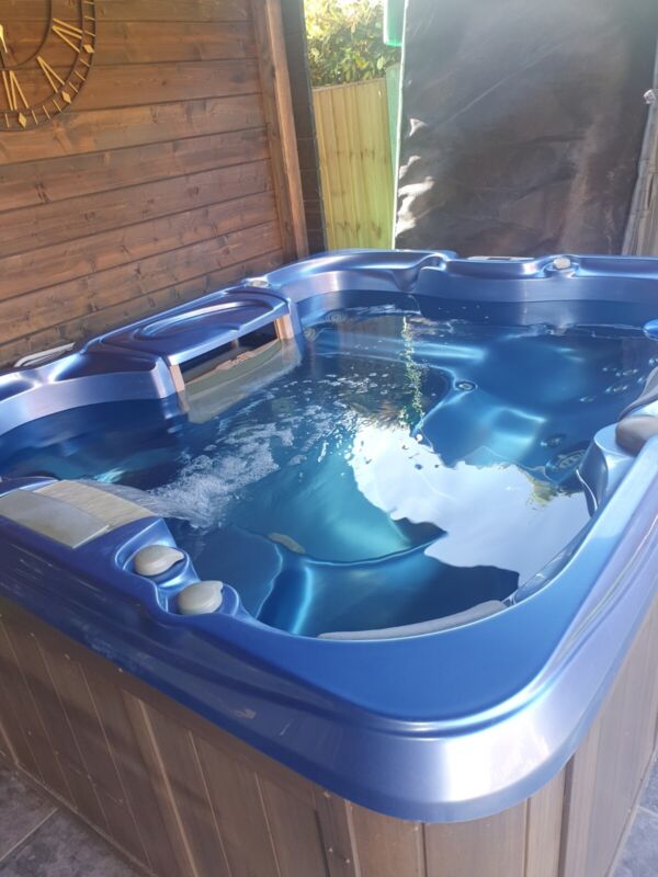 Solid Hot Tub Used for sale from United Kingdom