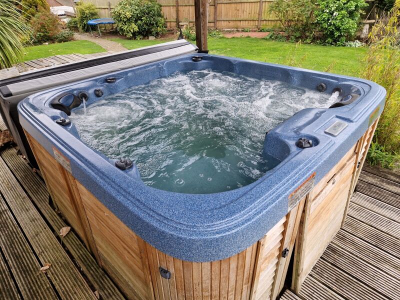 Catalina Premium 300 Spa Hot Tub, 5 Person, (4 Seats & 1 Lounger) 1500