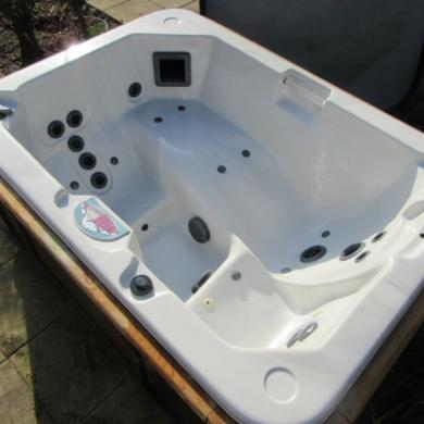 Arctic Spa Hot Tub Jacuzzi Marmot 2 Speed Pump And Air Blower For Sale From United Kingdom On Hot Tubs Usa Com