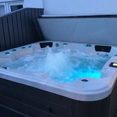 Be Well O681 Elite Hot Tub Rrp £10,399 Canadian Made for sale from ...